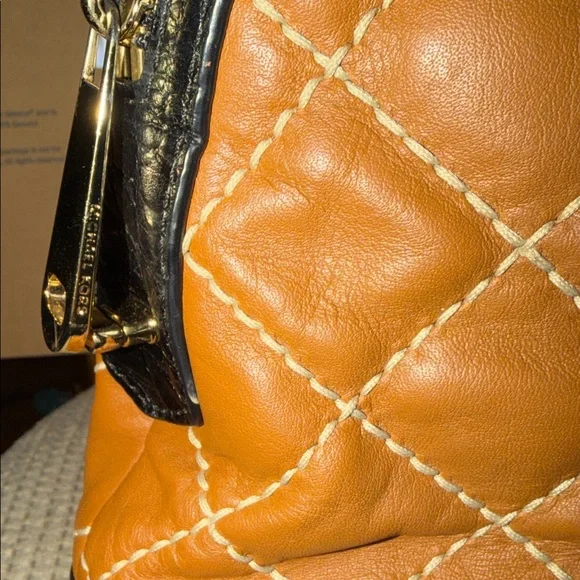 Michael Kors Smythe Dome sz Large - Picture 7 of 13